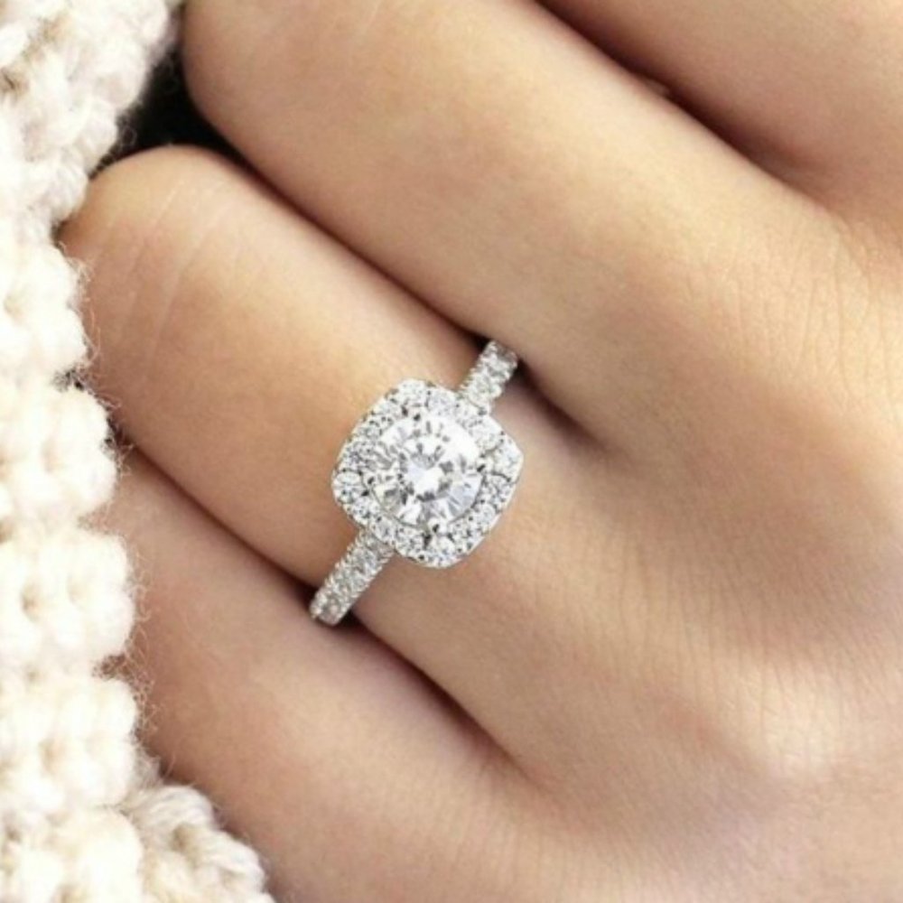 Elegant Silver White Sapphire Engagement Ring - Picture 4 of 5